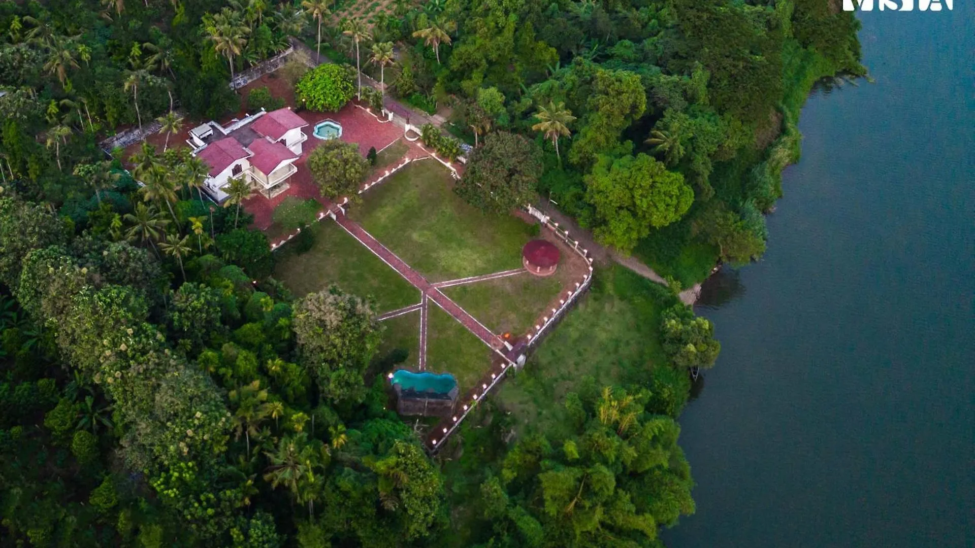 Hotel Stayvista At Periyar Palace- Pet Friendly, River View Villa With Garden Kochi